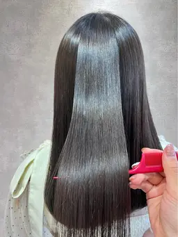 🩵🤍うるツヤ縮毛矯正+プチトリートメント🤍🩵