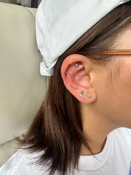 耳つぼジュエリー👂🏻🎀