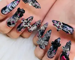 定番人気★スカルプに量産パーツつけ放題25500円♪（Acryl nails & nail parts）