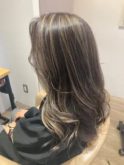 ✨ハイライト+デザインWカラー+色持ちトリートメント✨