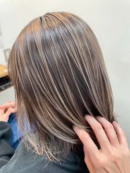 [👑フルハイライトカラー👑]:カットなし:ケアブリーチに変更◎:白髪ぼかしカラー:メンズ◎:縮毛矯正：髪質改善