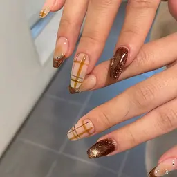 店内のパーツ付け放題です♪アートはできる範囲で施術いたします!