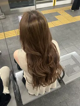 🩵艶カラー&補修ケア🩵うる艶カラー+極上トリートメント✨+💕超音波アイロン付き💕マッサージ付き💆♀️