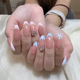 💗【初回ジェルオフ無料】キラキラフレンチ/カラフレンチ+ストーン🌼