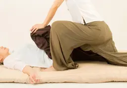 【日常の疲れに☆】足湯＋全身タイ古式マッサージ(60分)
