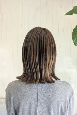 グレイヘア(白髪)の方 白髪をぼかすハイライトのカラーモデル