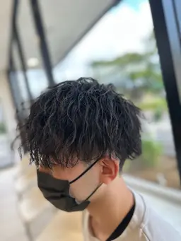 カット＋ツイストスパイラルパーマ ¥9,900　⚡️人気No.3⚡️　アクセントのあるツイストパーマで印象チェンジ