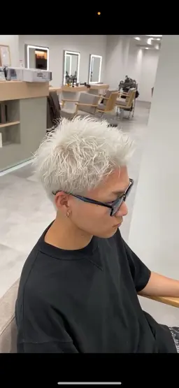 1日1人限定🔥/メンズカット・シルバー〜ホワイトカラー✨(ブリーチ回数2回・追いブリーチ料金はかかりません)