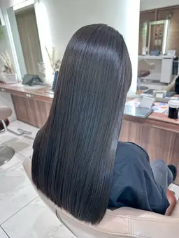 ▶️透明感のある寒色系カラー🙋🏼‍♀️◀️サラサラ感がアップする髪質改善カラー🫐(カラー+髪質改善+ブロー)