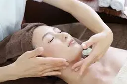 【毛穴吸引付】小顔フェイシャル&デコルテマッサージ