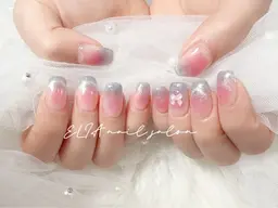 オフ込みチークベース➕マグネットグラデーションorフレンチ　11:00​〜​  13:30​〜​　￥2580