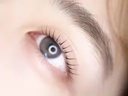 【ラッシュリフト】"乾燥の季節に潤い"ラッシュリフト☆束感コーティング付