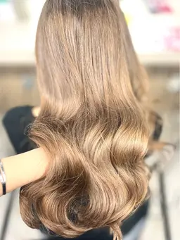 🌻🌻ミニモ限定学割🌻🌻ケアブリーチありWカラー +カット +3stepシルクトリートメント