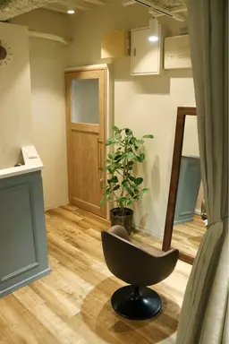 【潤い集中ケア】システムトリートメント付60分のヘッドスパ（プレシャンプー→マッサージ→トリートメント→ブロー仕上げ）