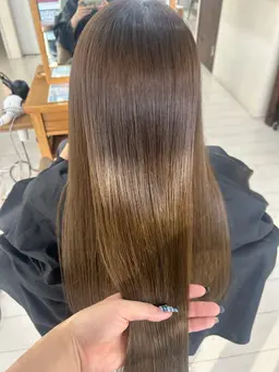 【艶々しっとりヘアに♪】縮毛矯正+ケラリファイン髪質改善トリートメント⚗️
