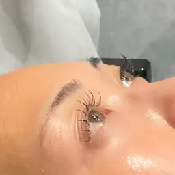 本数付けたいけどまつ毛が足りないかも💦そんなお悩みに合った ハイブリッドラッシュ (シングルとボリュームのMIX✨)