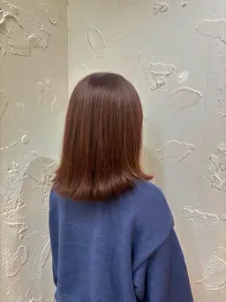 カットカラートリートメント(ショートまたは肩から上のボブスタイル)