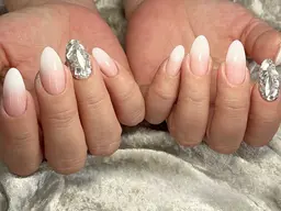 長さだし10本+エアブラシ白グラデーション💫ベースはヌーディーピンクかクリア💫キレイなベイビーブーマー💫