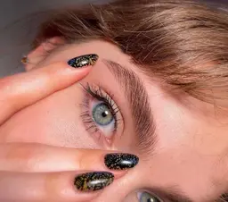 外国人のような眉毛♡