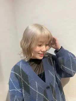 派手髪からナチュラルまでできるブリーチオンカラー