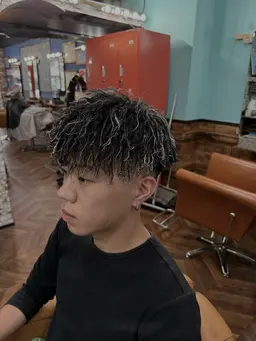 フェードカット+ツイストパーマ+メッシュ