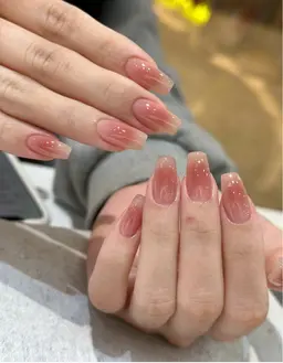 チークネイル💅 流行りのチークネイル+ストーンで最新韓国ネイルが叶う！お好みの色で被らないチークネイルに*3300