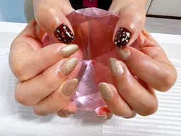 ９.10月限定🌕ハンド2本アート（片手1本ずつ）＊オフ無し💅平日11:00​〜​・13:00​〜​のみ🙇‍♀️