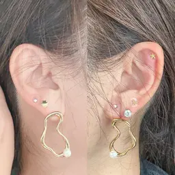 【話題の耳つぼジュエリー☆】両耳5粒￥2200/10​〜​12粒¥3800/11​〜​14粒¥4400