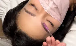 ブロウリフト＋眉WAXスタイリング
