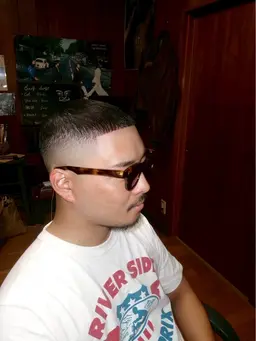 ツーブロックの刈り上げ（サイド）