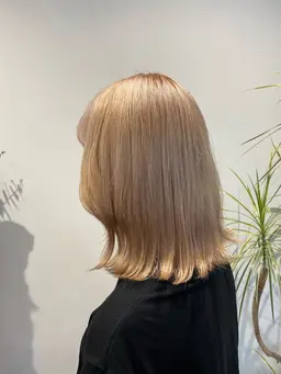 【全頭ブリーチorブリーチリタッチ➕オンカラー➕カット】シャンプーブロー、トリートメントサービス付き🫧✨