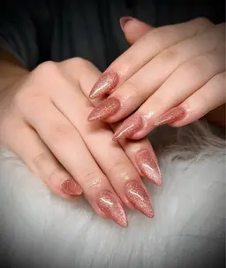 モデル限定価格|自爪・マグネットor ラメグラデーション(オフ別料金1000円〜