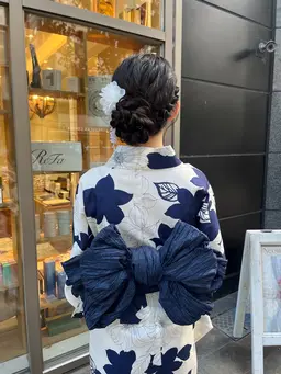 浴衣着付け+ヘアセット👘花火大会やイベント前に🎇✨※補足説明の持参物を確認し、お忘れ物がないようにお願い致します。