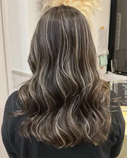 🩶白髪ぼかし/極細ハイライトカラー+カット+サービストリートメント🩶