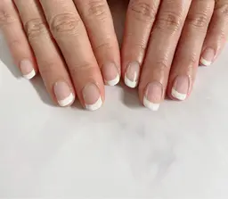 オフ込みフレンチネイル