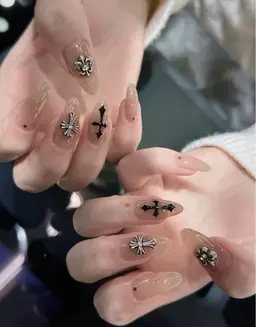 [🔥クロムハーツ風ネイル]ワンカラー手描きアート➕パーツ2本¥5990