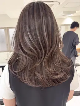 【ミディアム・ロング限定】ハイライト＋透明感カラー＋うる艶トリートメント