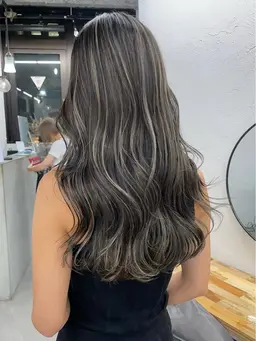 ハイライトカラー〈ケアブリーチ〉💫➕艶トリートメント🤍