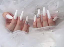 🎀🉐チッブ長さ出し+パーツ２個🎀🉐ワンカラー🎀🉐ケア込み