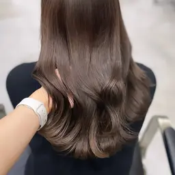 話題の✨️Wカラー(ブリーチなし) ブリーチ剤を使わないのでダメージ軽減!!透明感が欲しい、明るくしたい方に✨️