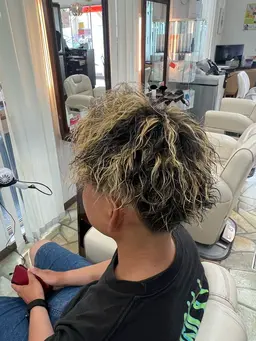 メンズメニューミニモ限定✨️　　　　　　　　　　　　　　カット＋ツイストorツイストスパイラルパーマ