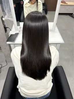 【湿気対策に】ツヤ感縮毛矯正+毛先のみのメンテナンスカット