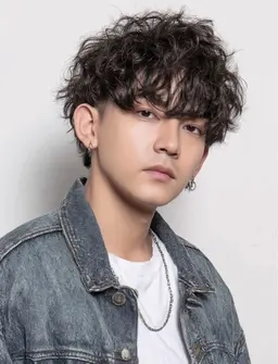 【メンズ必見⭐️】波巻きパーマ＋眉カット✧︎*。