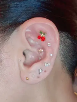 耳つぼジュエリー💎 (両6粒)3000円(両10粒)4000円(両20粒)5000円