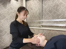 【30代人気NO.1たるみケア70分】≪小顔矯正+顔筋ひきしめ+顎関節+顔脂肪+リンパ≫通常13200円