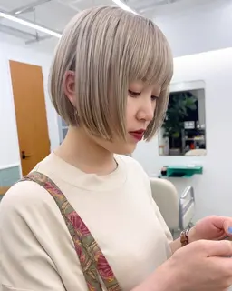 ✨ケアブリーチ✨(1ブリーチ＋オンカラー)＋カット＋プレックストリートメント🐚