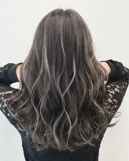 ☘️立体感☘️ハイライトカラー＋高保湿トリートメント