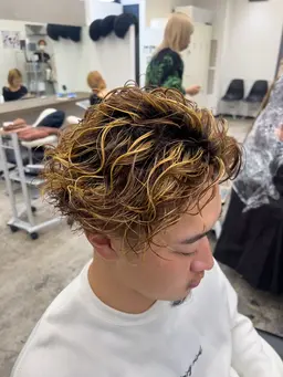 【冬のモテ髪✨】カット+スパイラルパーマ+ハイライト ※ブリーチ履歴要相談 ブリーチ1回 ミニモ学割