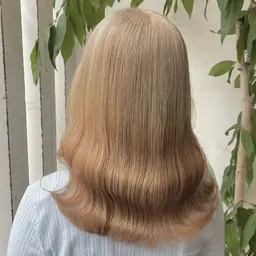 ☔️雨が多い季節☔全体縮毛矯正＋カット＋CMCトリートメント‼️※ブリーチ部分への施術はお断りしております🙇