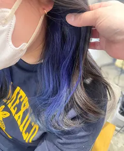 【流行りのイヤリングカラー💙⭐️】インナーブリーチ＋カラー